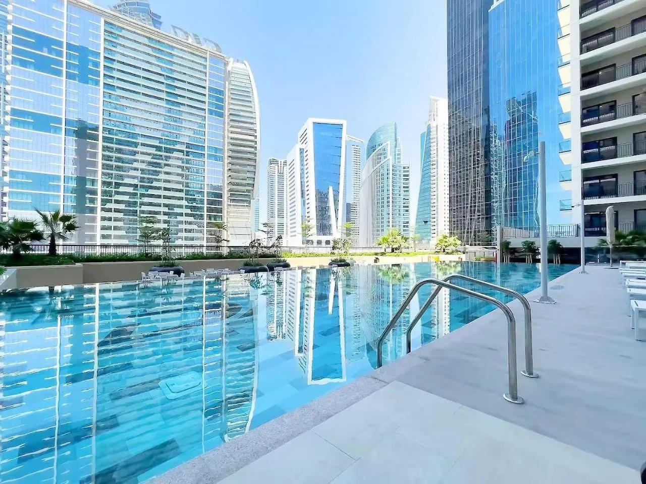 Modern 1Br W Balcony & Canal Views Near Downtown By Vibel Dubai Verenigde Arabische Emiraten