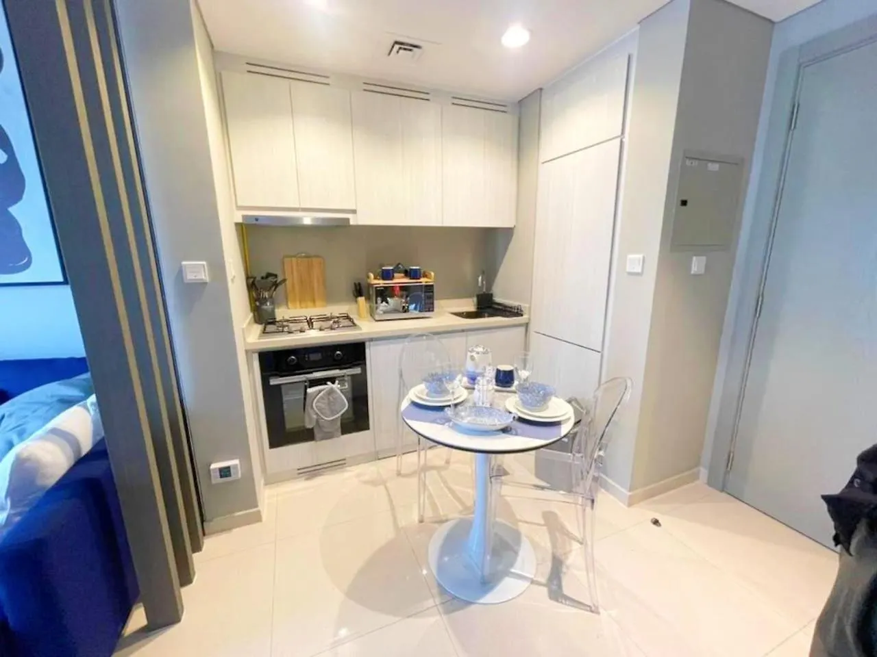 Modern 1Br W Balcony & Canal Views Near Downtown By Vibel Dubai Appartement
