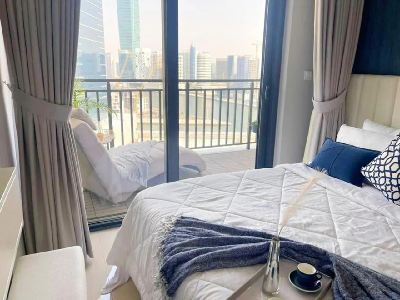 Modern 1Br W Balcony & Canal Views Near Downtown By Vibel Dubai Apartment