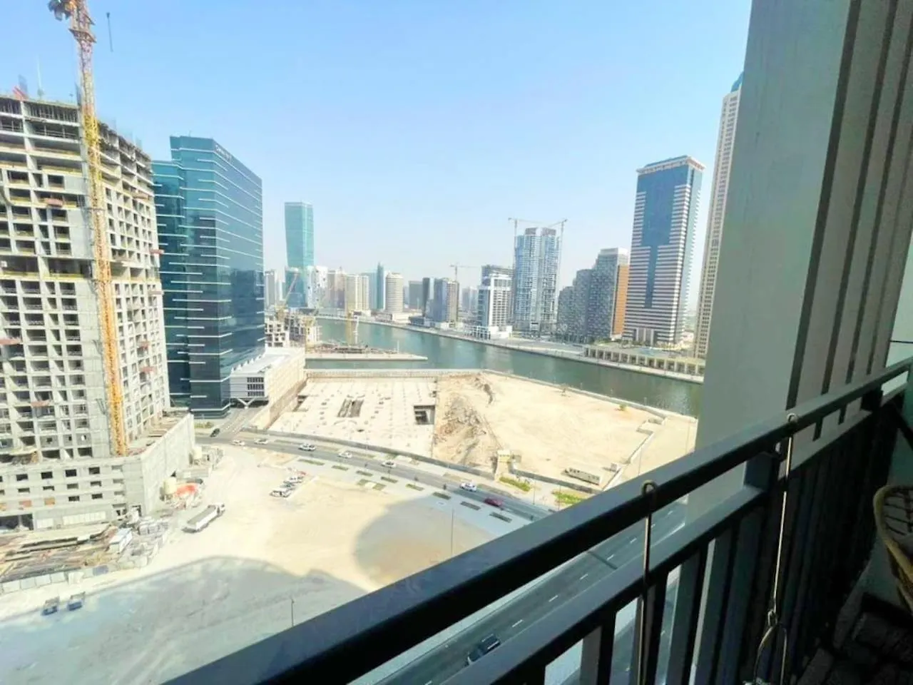 Modern 1Br W Balcony & Canal Views Near Downtown By Vibel Dubai Appartamento